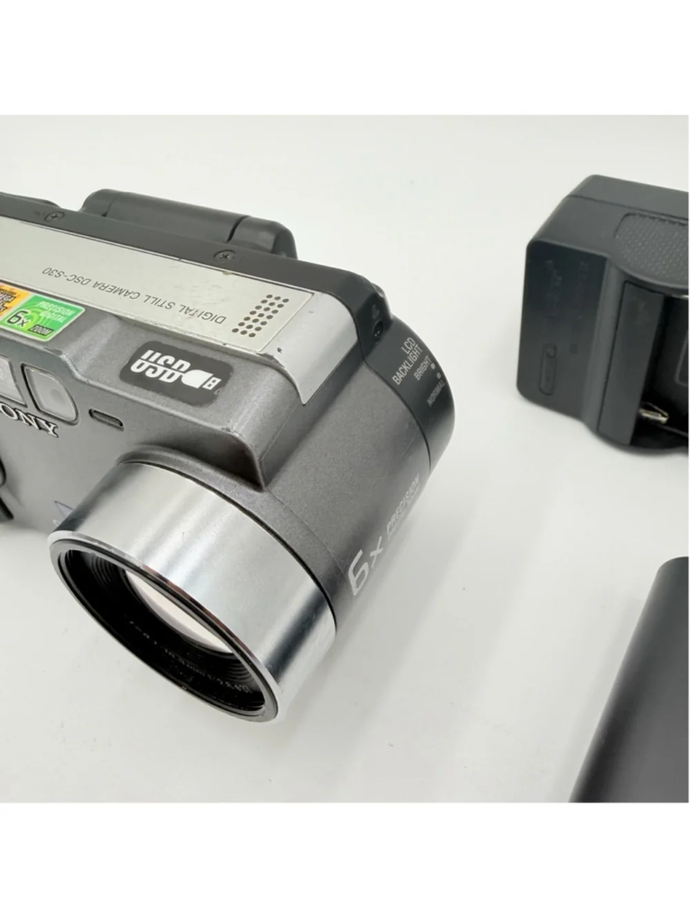 Sony Cyber-shot DSC-S30 DIGITAL CAMERA Bundle TESTED Memory Stick 1.3MP